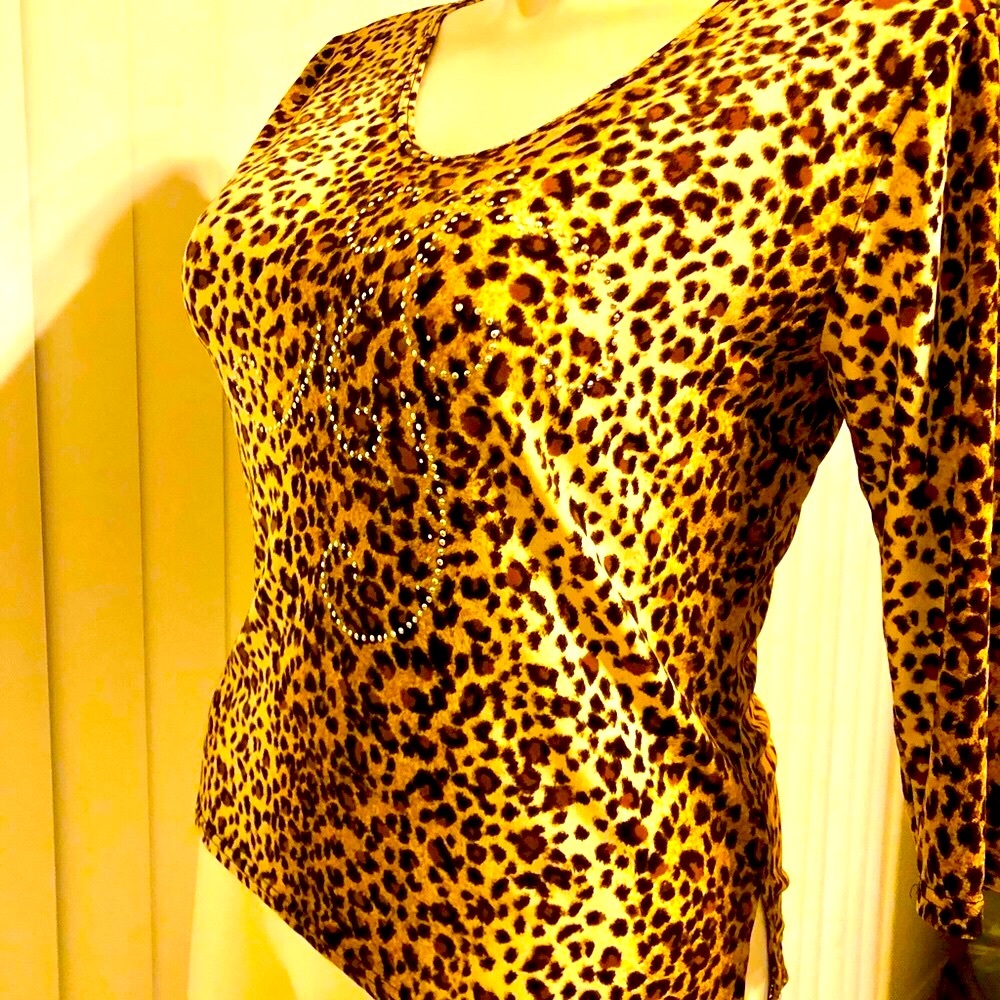 Valentina tunic top animal print with front design